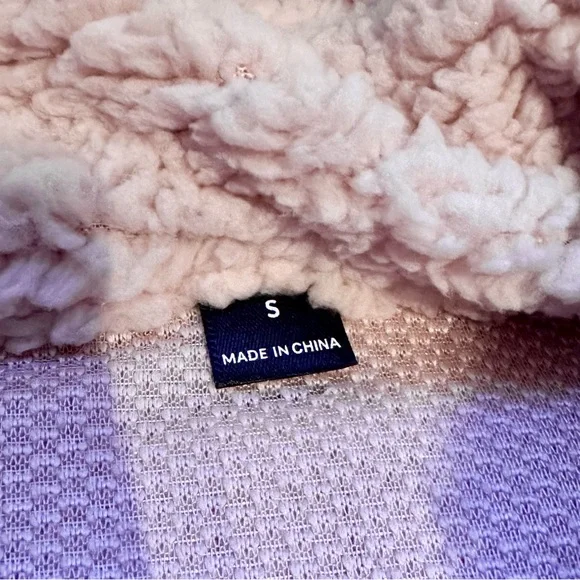 Women's Pink Sherpa Vest - Picture 10 of 11